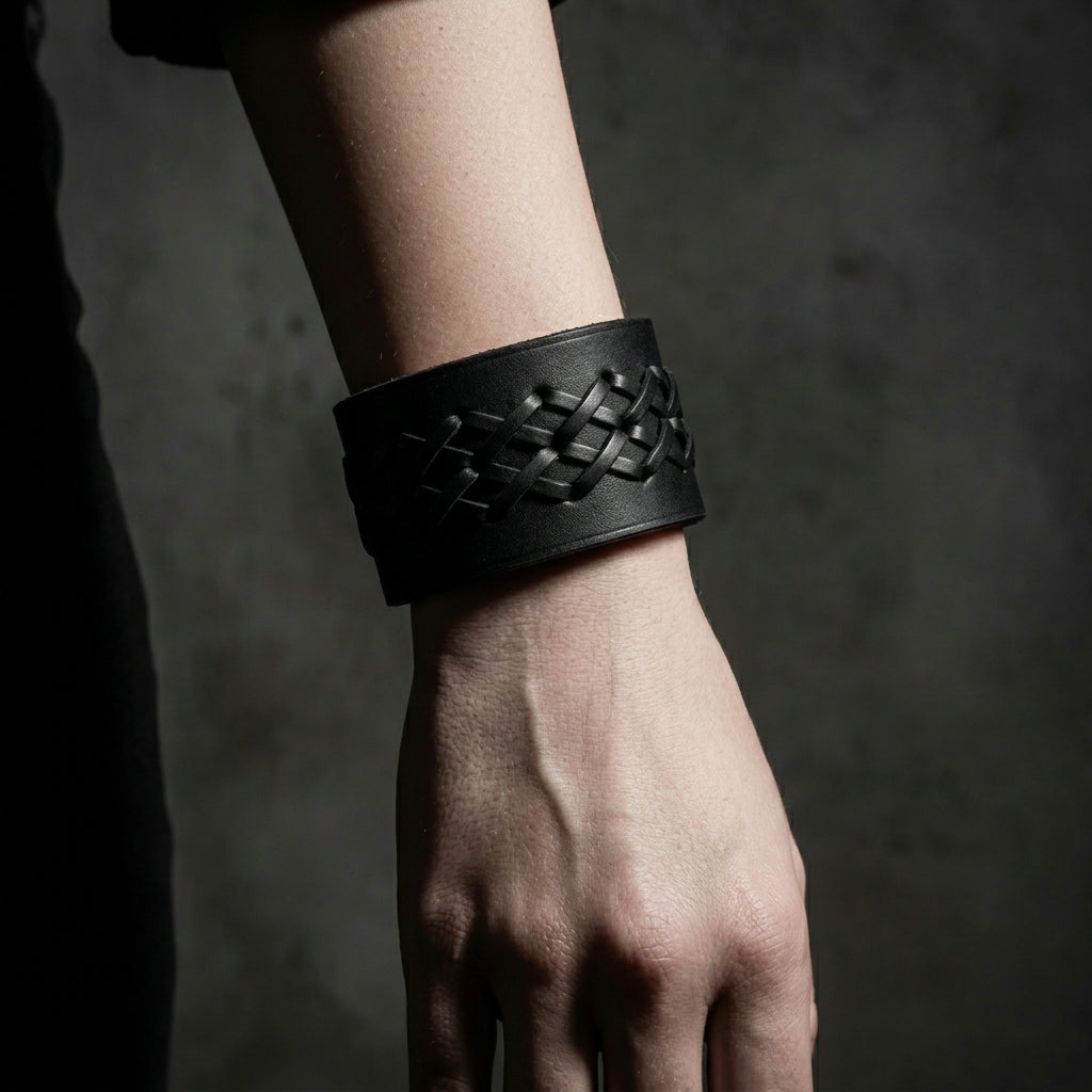 Blackhold Cuff